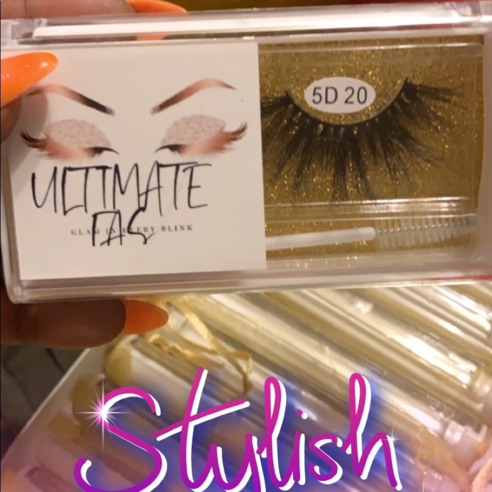 Eyelashes - Picture 2 of 7